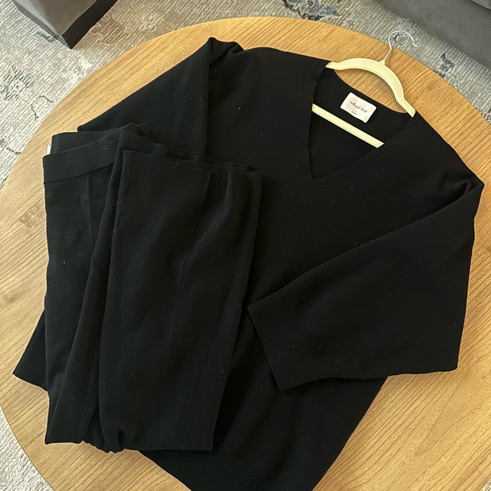 Aritzia Souvenir Set